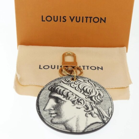 LOUIS VUITTON Monogram Porte Cles Cameo Charm White - Picture 1 of 15